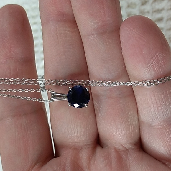 18 inch 925 Silver Chain w Sapphire Pendent .5 x 3/4 inches - Picture 4 of 10